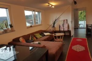 3,5 Zimmer hochwertig eingerichtete Dachgeschosswohnung
