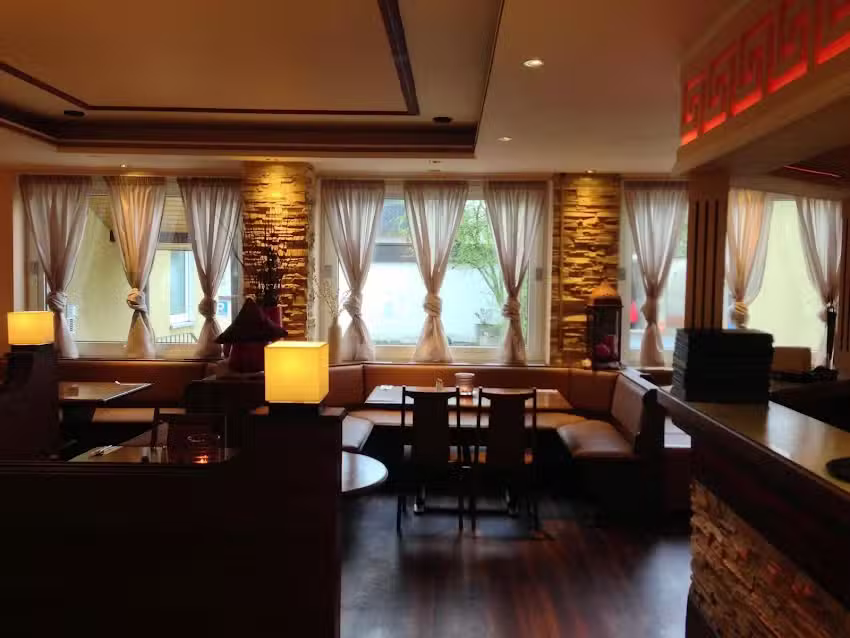 akropolis &bull; hotel &bull; restaurant