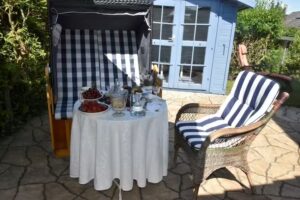B & B (Bed & Breakfast)