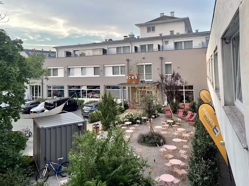 Base1 Hotel Grenzblick