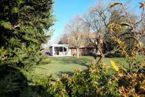 bezauberndes Ferienhaus mit gro&szlig;em Grundst&uuml;ck