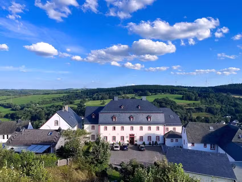 Burghaus & Villa Kronenburg