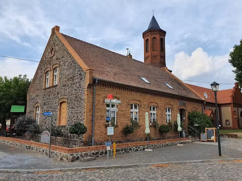 Caf&eacute; und Pension &bdquo;Alte Schule&ldquo;