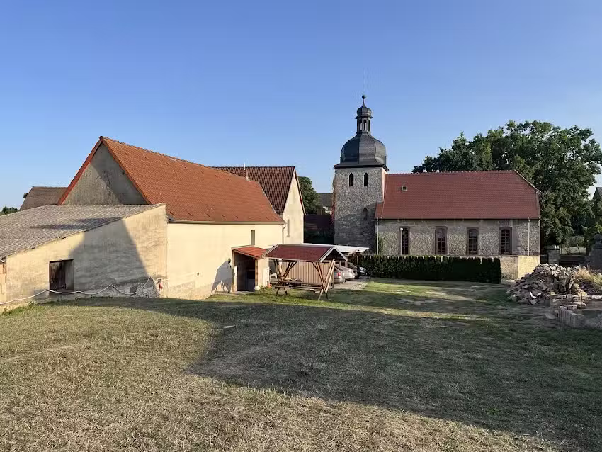 Campingplatz an der Kirche