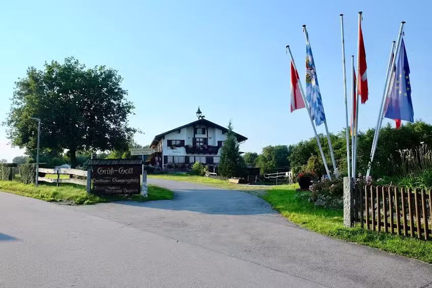 Dreifl&uuml;sse Camping