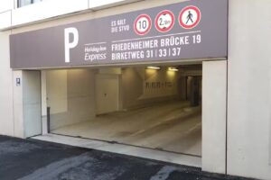 Einfahrt in die Tiefgarage Holiday Inn