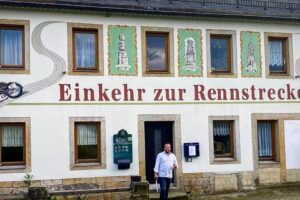 Einkehr zur Rennstrecke