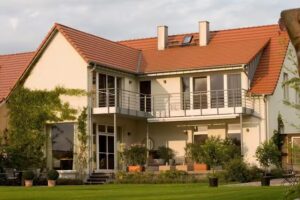 Ferienhaus Peeneblick &ndash; Traumhaus direkt am Wasser mit eigenem Bootssteg f&uuml;r 8 Personen