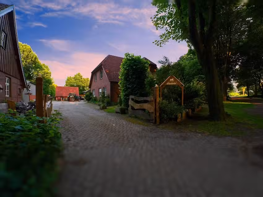 Ferienhof Schr&auml;der & Heuhotel &bdquo;Unter den Linden&ldquo;