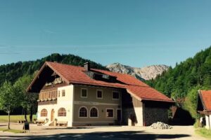 Ferienwohnungen Zipflwirt
