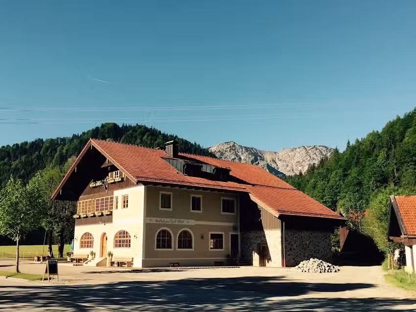 Ferienwohnungen Zipflwirt