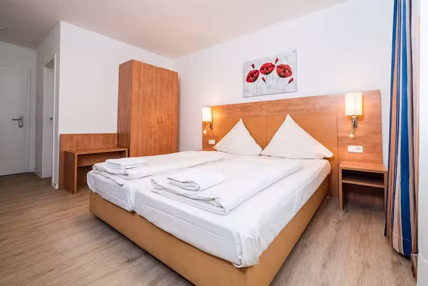 G & L Hotel