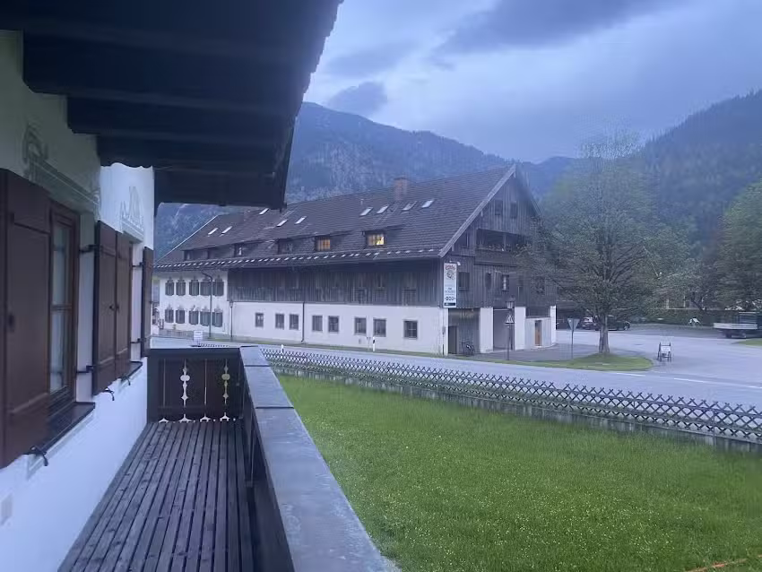 G&auml;stehaus Gr&ouml;bl