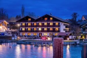 G&auml;stehaus Gr&uuml;n&auml;ugl am Chiemsee