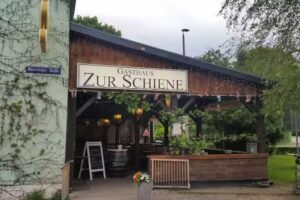 Gaststätte und Pension Zur Schiene – Henry Benz