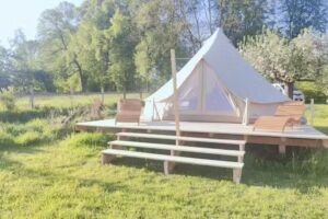 Glamping in einer postsozialistischen B&uuml;dnerei