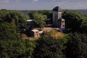Hallgarter Zange, Oestrich-Winkel Boutiqe-Hotel und Weingut mit Aussichtsplattform u.Gastronomie am Wochenende