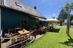 harmony holiday & harmony caf&eacute;