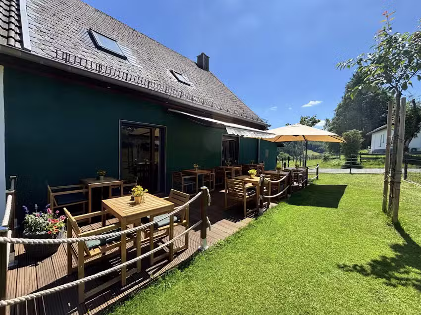 harmony holiday & harmony caf&eacute;