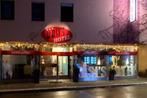 Hasi&rsquo;s Hotel