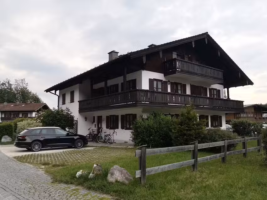 Haus beim Stein
