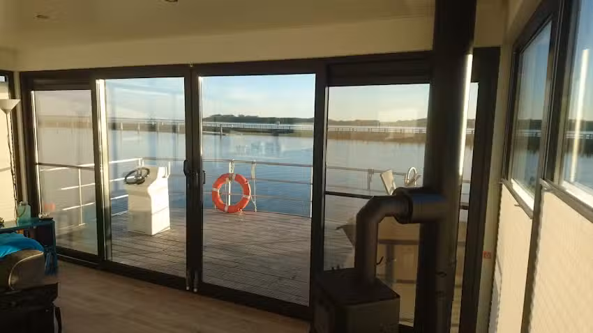 Hausboot &bdquo;Leni&ldquo;