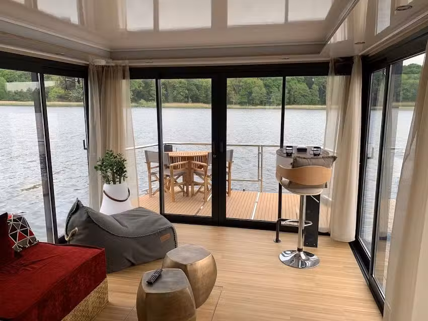 Hausboot &bdquo;Water Lodge&ldquo;