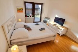 Holiday apartment on a hillside with a garden and balcony