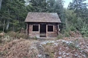 Holz Schutzh&uuml;tte