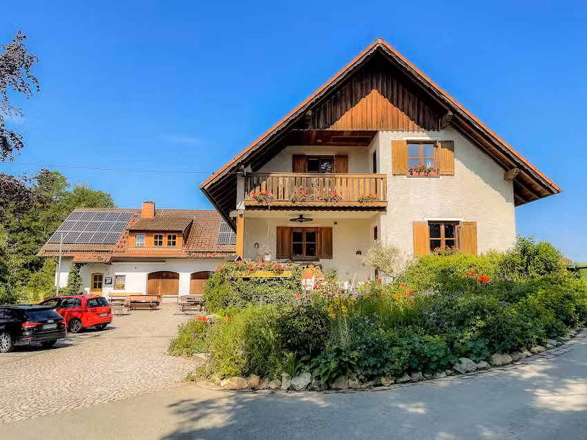 H&ouml;ra&rsquo;s Apartments