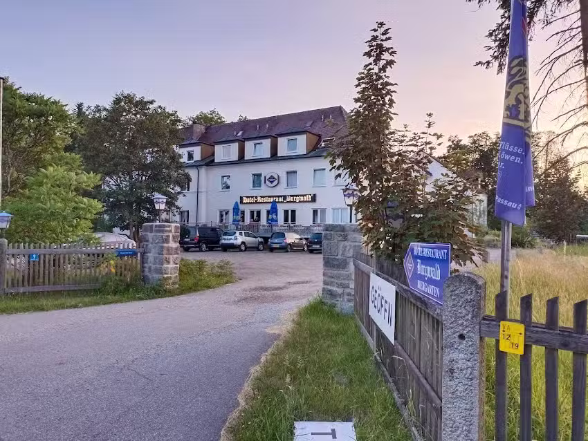 Hotel BURGWALD