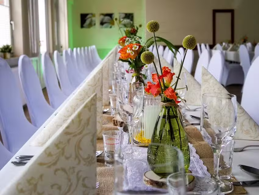 Hotel- Saal-Kegelbahn- Kompaniehaus Inh. Lannte