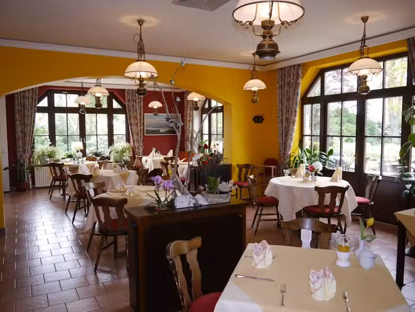 Hotel u. Restaurant &bdquo;Am Strand&ldquo;