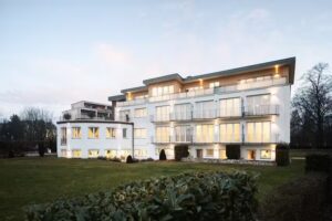 Hotel Vier Jahreszeiten direkt an den Kliniken und Therme Bad Krozingen n&auml;he Freiburg