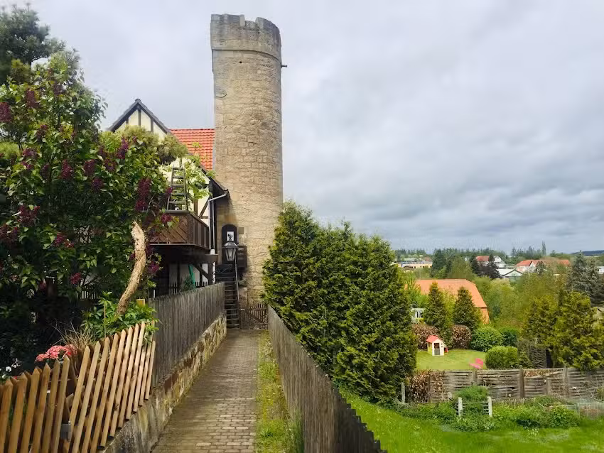 Hotel zum Chattenturm &ndash; Jasvir Lotz