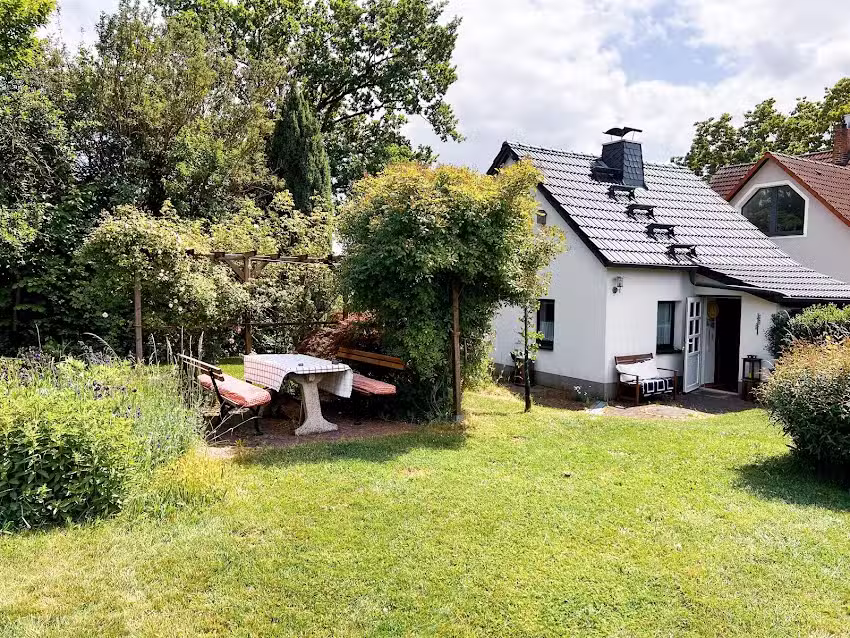 Idyllisches Gartenhaus