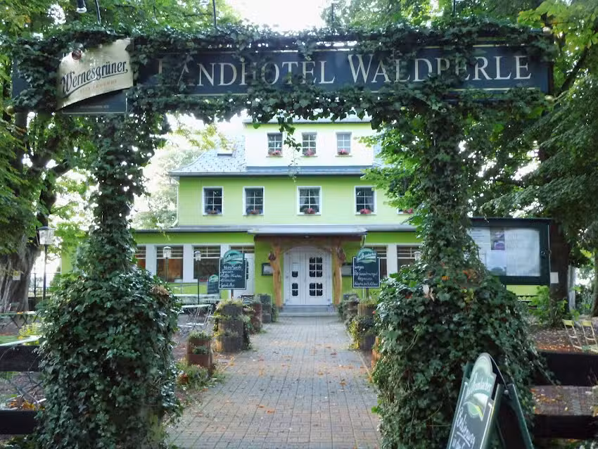 Landhotel &bdquo;Waldperle&ldquo;