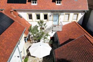 Mandelbl&uuml;tenhof