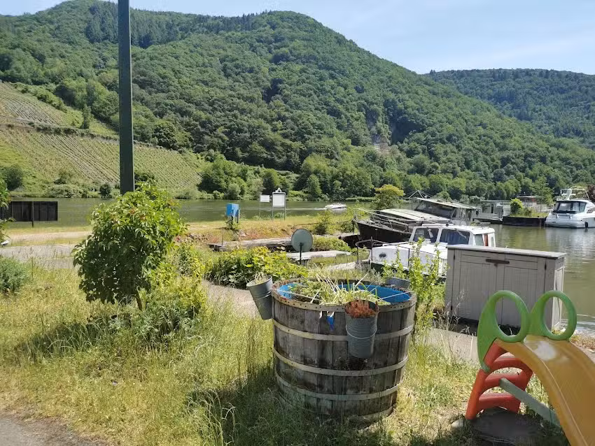 Moselcamping &bdquo;P&ouml;licher Held&ldquo;
