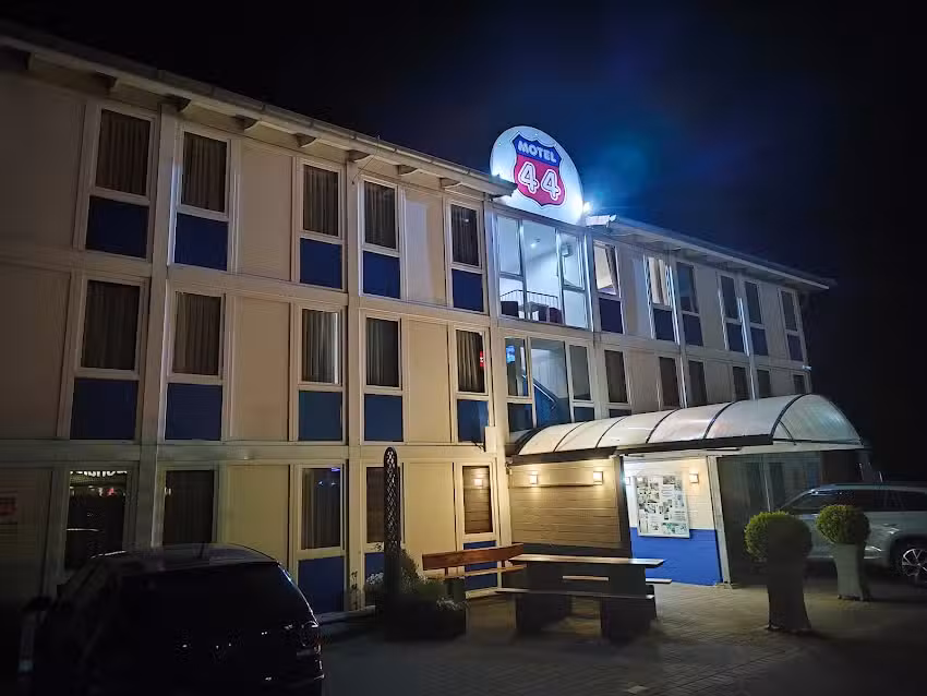 Motel 44