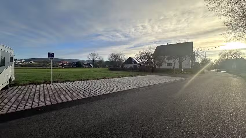 Parkplatz bei Lanzendorf