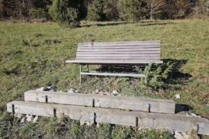 Parkplatz mit Wohnmobilstellplätzen Stausee