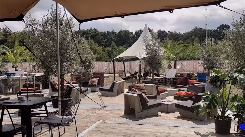 PAROOKAVILLE Glamping District