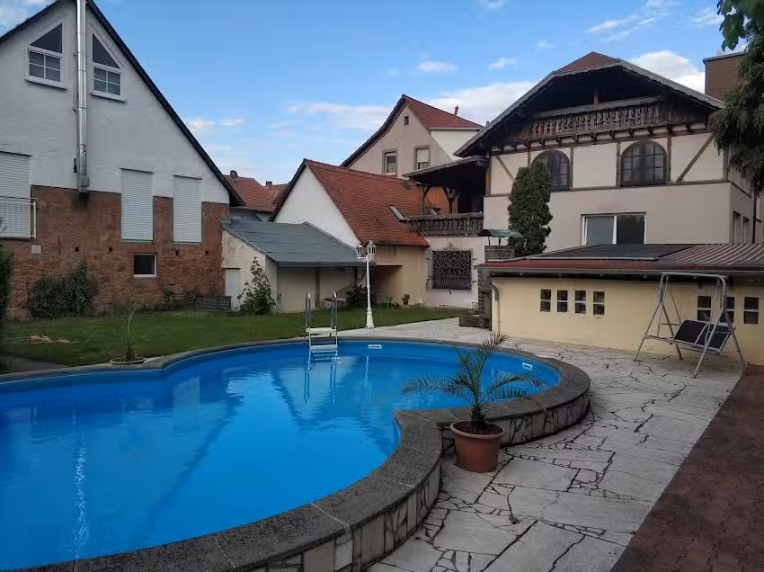 Pension `Cafe&acute; Reinhard