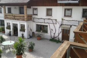 Pension & Straußenhof Roßmeier