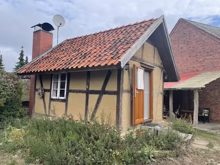 Radlerunterkunft-Lehmh&auml;uschen