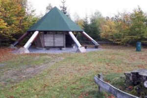 Rasthütte / Spielplatz Paradies