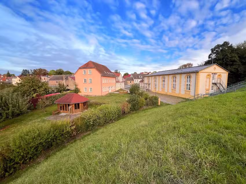 Schl&ouml;sschen am Rhinufer