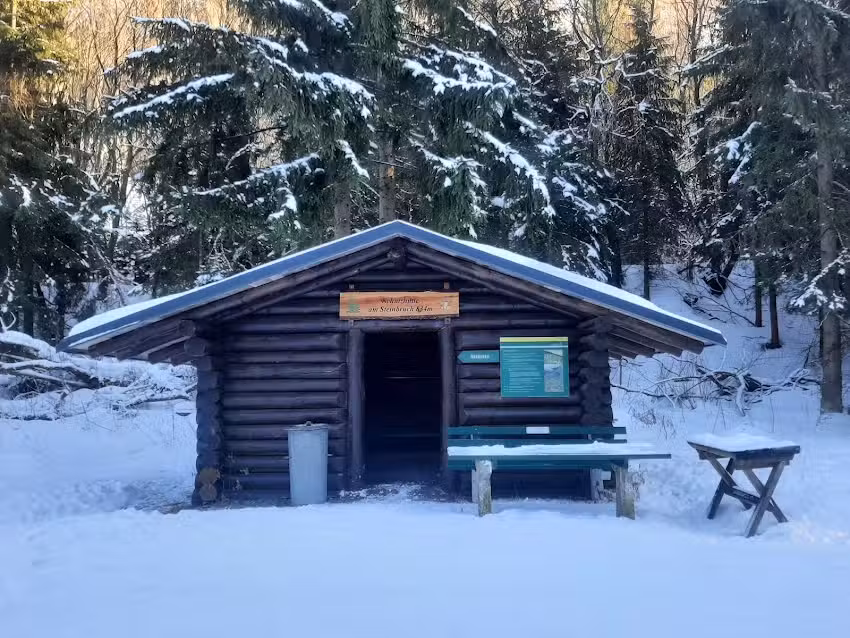 Schutzh&uuml;tte am Steinbruch