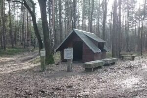 Schutzh&uuml;tte zwischen W&uuml;steberg und Walberg